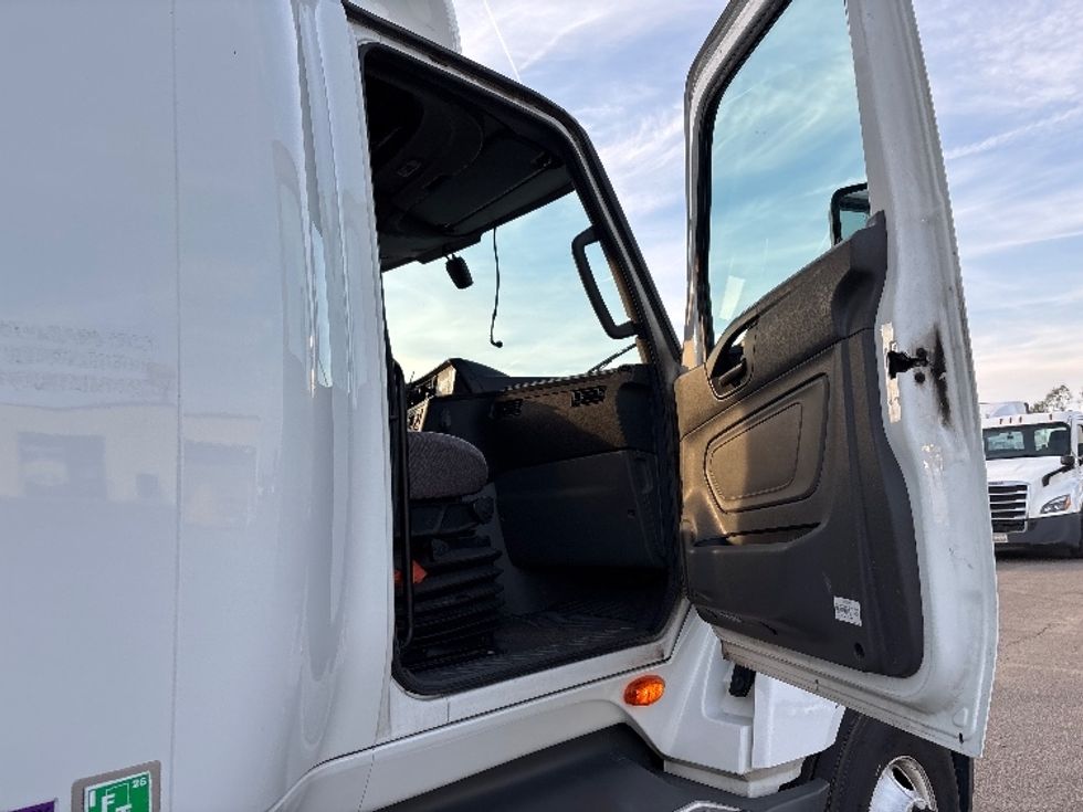 Sleeper Tractor-Heavy Duty Tractors-International-2023-LT625-Fresno-CA-691,045\n\t\tmiles-$ 42,250 - Image 13