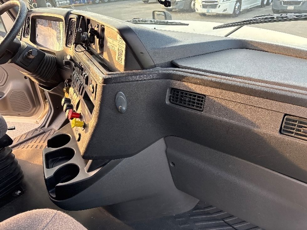 Sleeper Tractor-Heavy Duty Tractors-International-2023-LT625-Fresno-CA-691,045\n\t\tmiles-$ 42,250 - Image 15