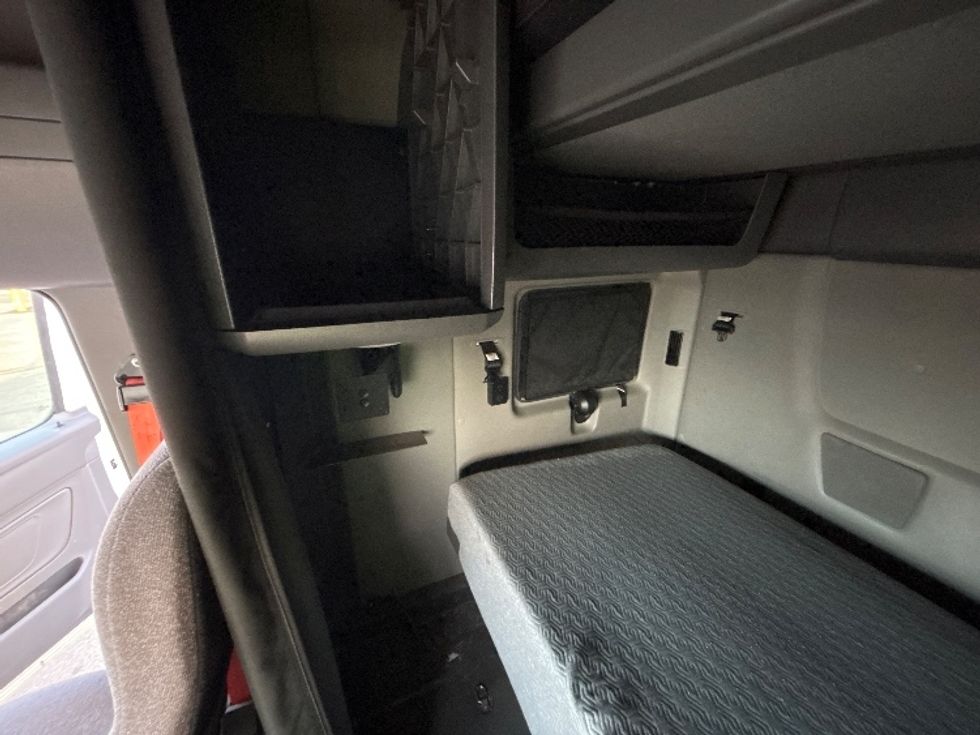 Sleeper Tractor-Heavy Duty Tractors-International-2023-LT625-Fresno-CA-691,045\n\t\tmiles-$ 42,250 - Image 19