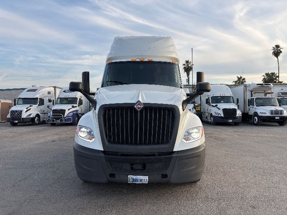 Sleeper Tractor-Heavy Duty Tractors-International-2023-LT625-Fresno-CA-691,045\n\t\tmiles-$ 42,250 - Image 2