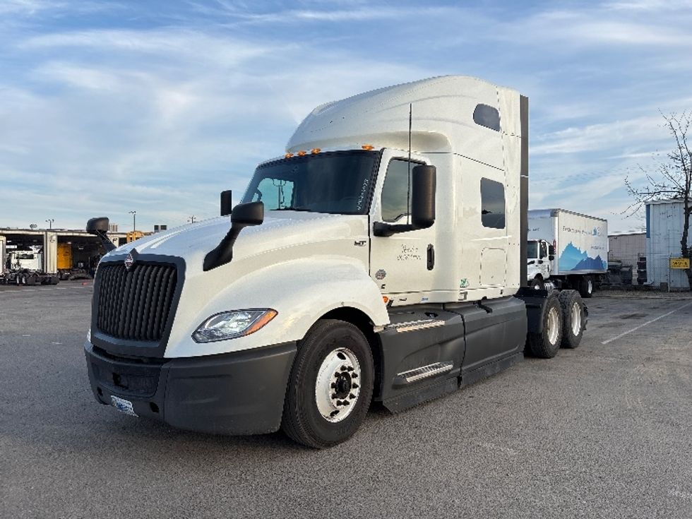 Sleeper Tractor-Heavy Duty Tractors-International-2023-LT625-Fresno-CA-691,045\n\t\tmiles-$ 42,250 - Image 3