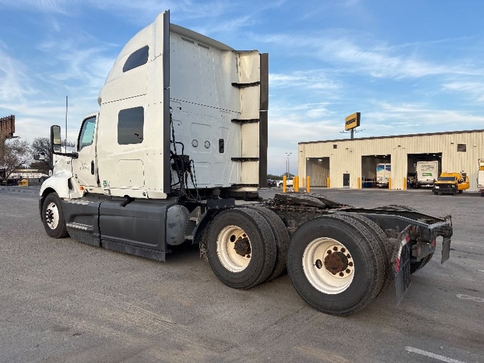 Sleeper Tractor-Heavy Duty Tractors-International-2023-LT625-Fresno-CA-691,045\n\t\tmiles-$ 42,250 - Image 5