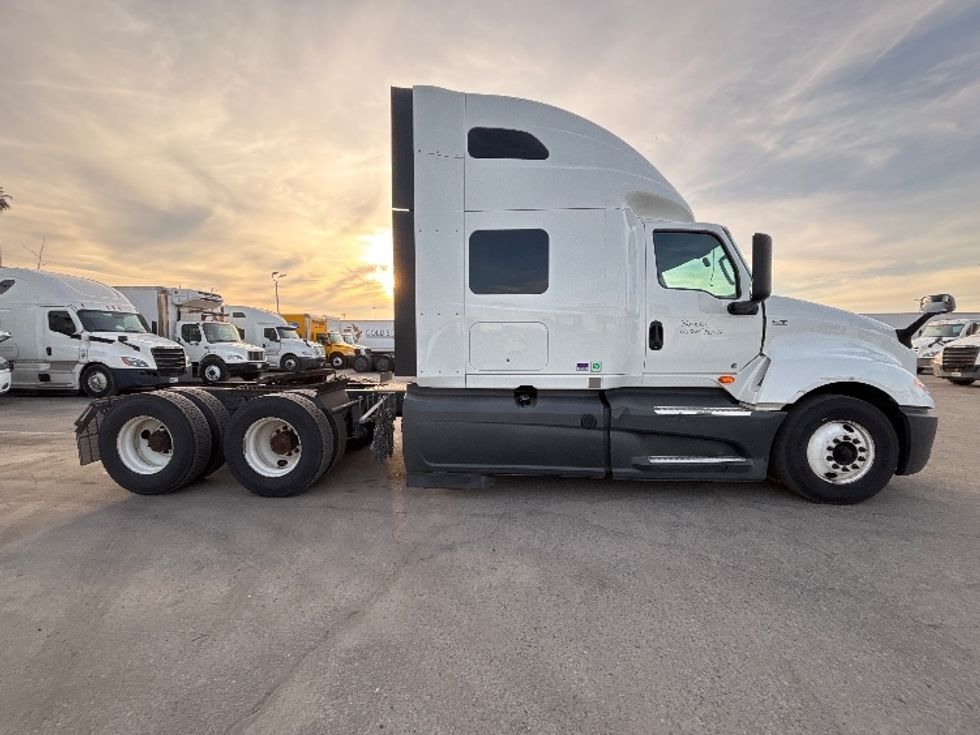 Sleeper Tractor-Heavy Duty Tractors-International-2023-LT625-Fresno-CA-691,045\n\t\tmiles-$ 42,250 - Image 8