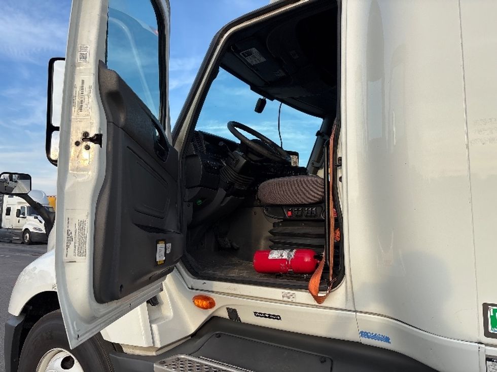 Sleeper Tractor-Heavy Duty Tractors-International-2023-LT625-Fresno-CA-691,045\n\t\tmiles-$ 42,250 - Image 9