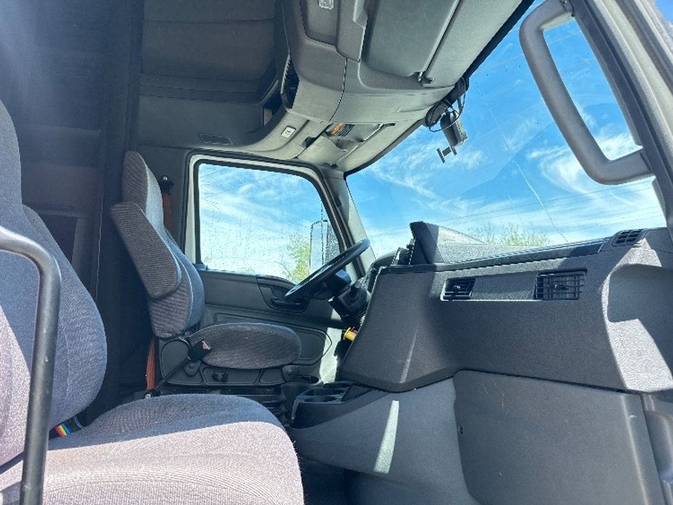 Sleeper Tractor-Heavy Duty Tractors-International-2023-LT625-Garland-TX-735,710\n\t\tmiles-$ 37,500 - Image 13