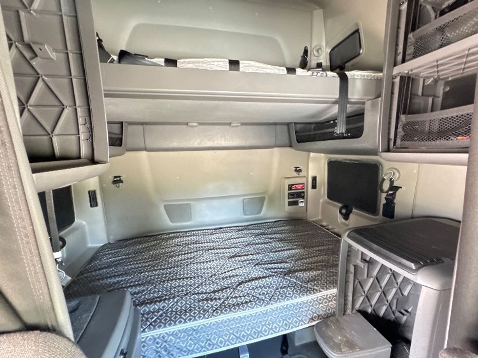 Sleeper Tractor-Heavy Duty Tractors-International-2023-LT625-Garland-TX-735,710\n\t\tmiles-$ 37,500 - Image 16