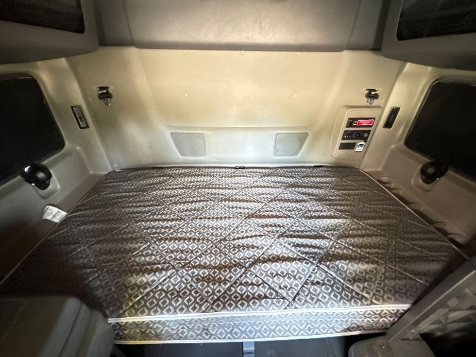 Sleeper Tractor-Heavy Duty Tractors-International-2023-LT625-Garland-TX-735,710\n\t\tmiles-$ 37,500 - Image 17