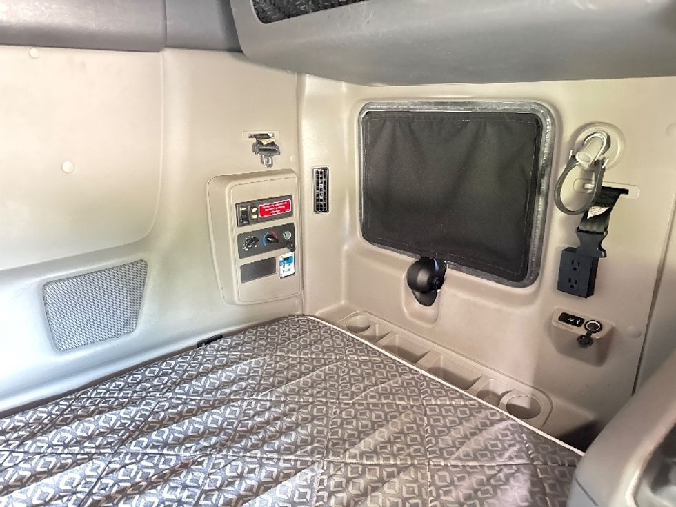 Sleeper Tractor-Heavy Duty Tractors-International-2023-LT625-Garland-TX-735,710\n\t\tmiles-$ 37,500 - Image 18