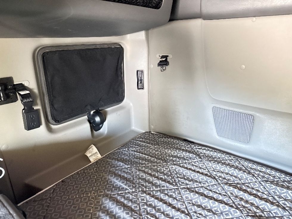 Sleeper Tractor-Heavy Duty Tractors-International-2023-LT625-Garland-TX-735,710\n\t\tmiles-$ 37,500 - Image 19