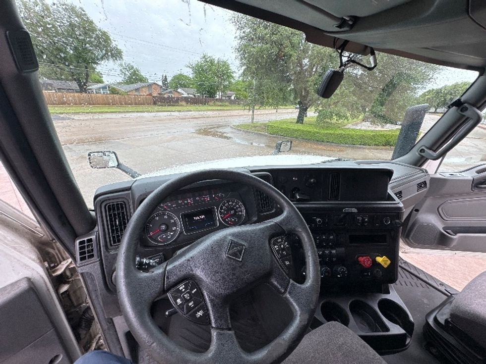Sleeper Tractor-Heavy Duty Tractors-International-2023-LT625-Garland-TX-768,786\n\t\tmiles-$ 35,500 - Image 11
