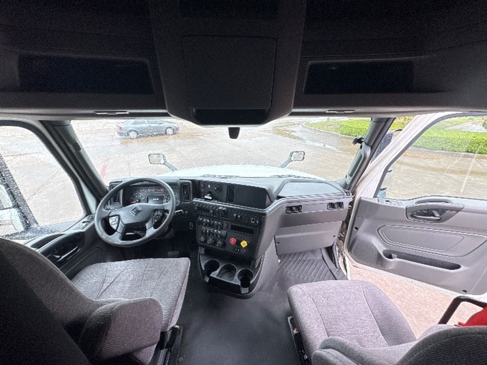 Sleeper Tractor-Heavy Duty Tractors-International-2023-LT625-Garland-TX-768,786\n\t\tmiles-$ 35,500 - Image 12