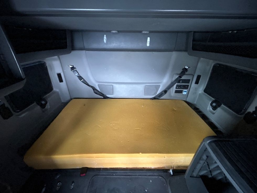 Sleeper Tractor-Heavy Duty Tractors-International-2023-LT625-Greeley-CO-530,000\n\t\tmiles-$ 58,500 - Image 16