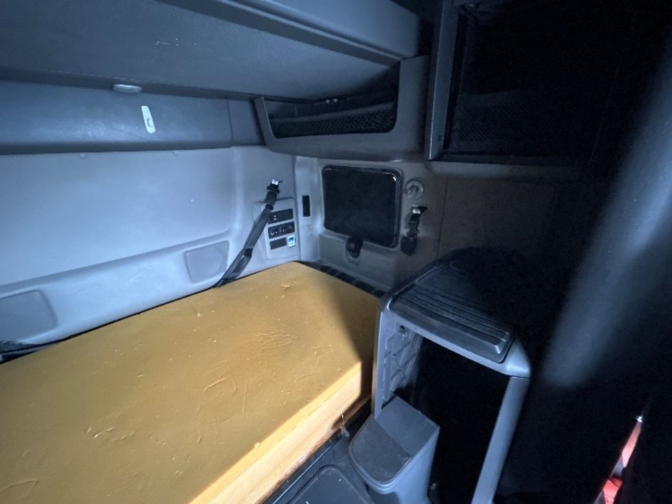 Sleeper Tractor-Heavy Duty Tractors-International-2023-LT625-Greeley-CO-530,000\n\t\tmiles-$ 58,500 - Image 17