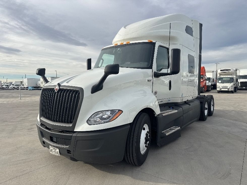 Sleeper Tractor-Heavy Duty Tractors-International-2023-LT625-Greeley-CO-530,000\n\t\tmiles-$ 58,500 - Image 3