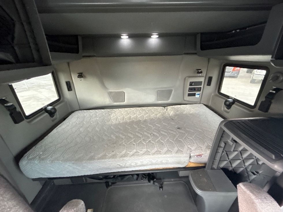 Sleeper Tractor-Heavy Duty Tractors-International-2023-LT625-Greeley-CO-600,911\n\t\tmiles-$ 51,000 - Image 16