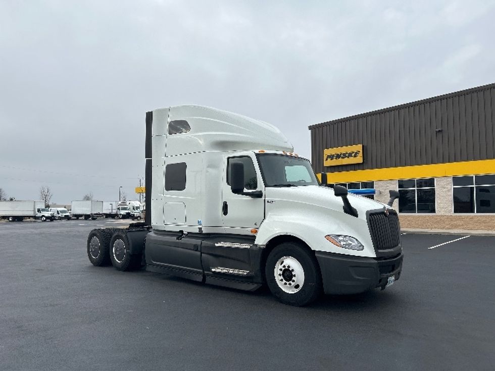 Sleeper Tractor-Heavy Duty Tractors-International-2023-LT625-Greensboro-NC-610,292\n\t\tmiles-$ 49,000 - Image 1