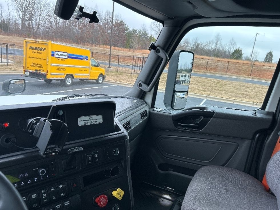 Sleeper Tractor-Heavy Duty Tractors-International-2023-LT625-Greensboro-NC-610,292\n\t\tmiles-$ 49,000 - Image 10