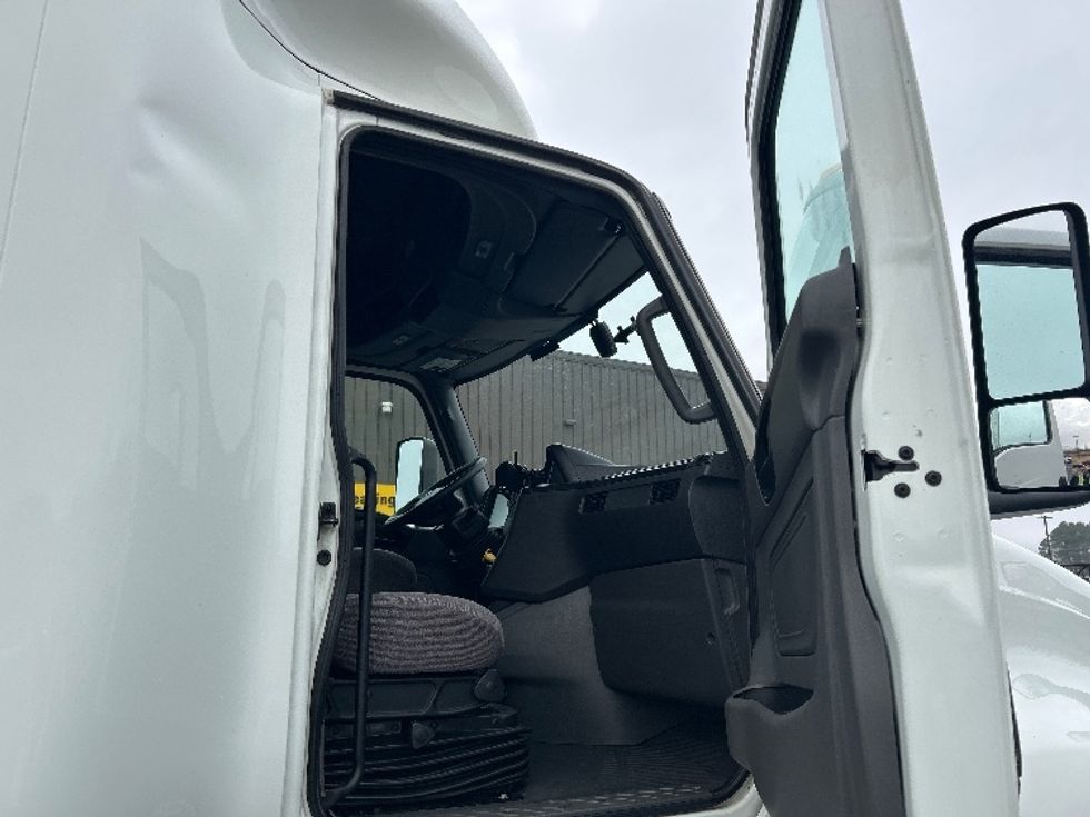 Sleeper Tractor-Heavy Duty Tractors-International-2023-LT625-Greensboro-NC-610,292\n\t\tmiles-$ 49,000 - Image 13