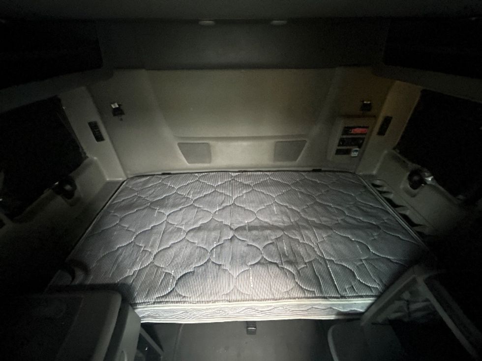 Sleeper Tractor-Heavy Duty Tractors-International-2023-LT625-Greensboro-NC-610,292\n\t\tmiles-$ 49,000 - Image 16