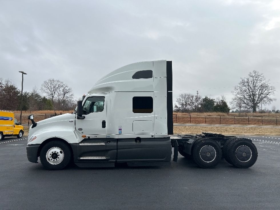 Sleeper Tractor-Heavy Duty Tractors-International-2023-LT625-Greensboro-NC-610,292\n\t\tmiles-$ 49,000 - Image 4