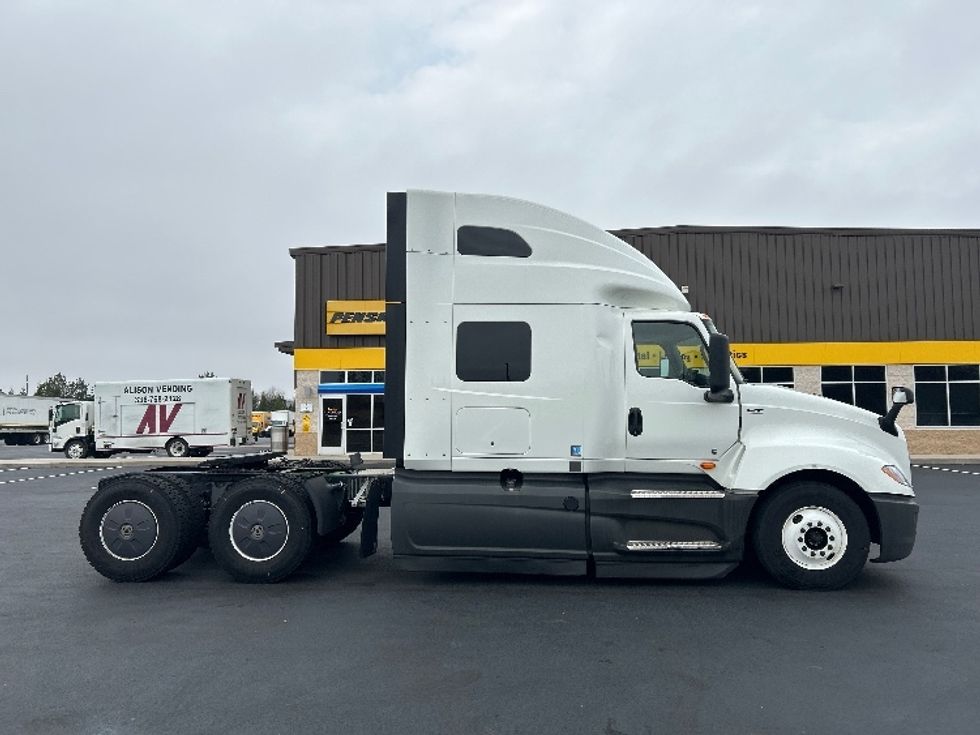 Sleeper Tractor-Heavy Duty Tractors-International-2023-LT625-Greensboro-NC-610,292\n\t\tmiles-$ 49,000 - Image 8