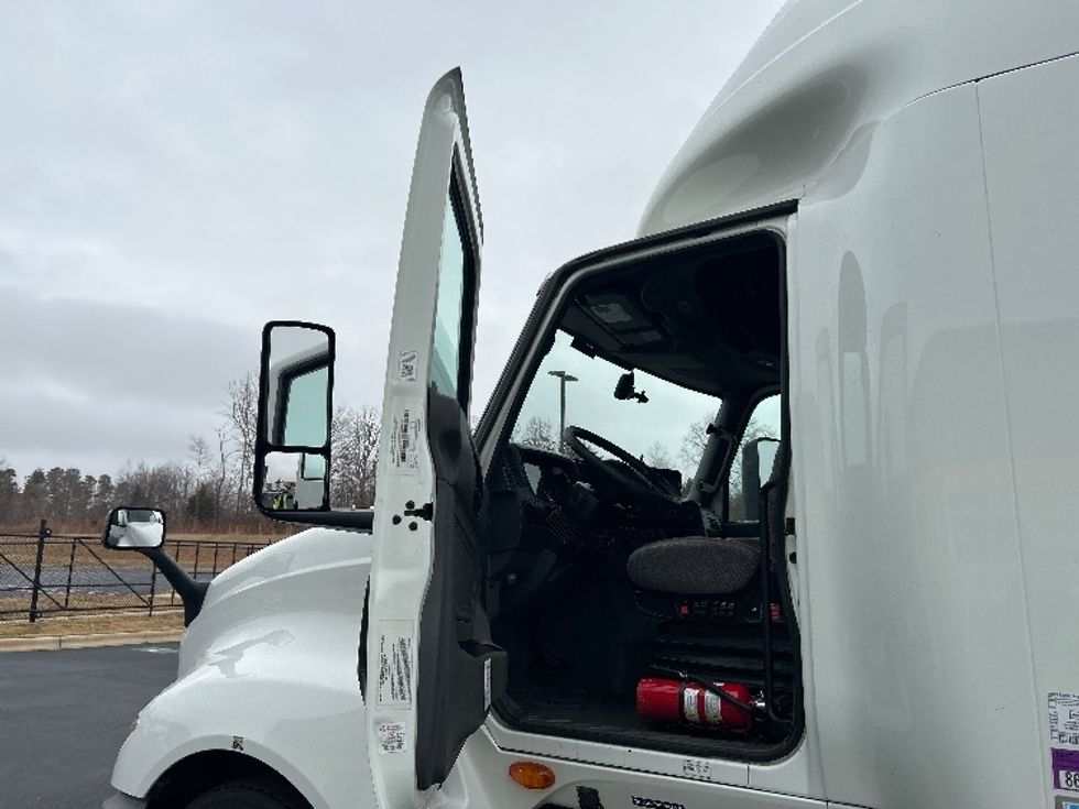 Sleeper Tractor-Heavy Duty Tractors-International-2023-LT625-Greensboro-NC-610,292\n\t\tmiles-$ 49,000 - Image 9