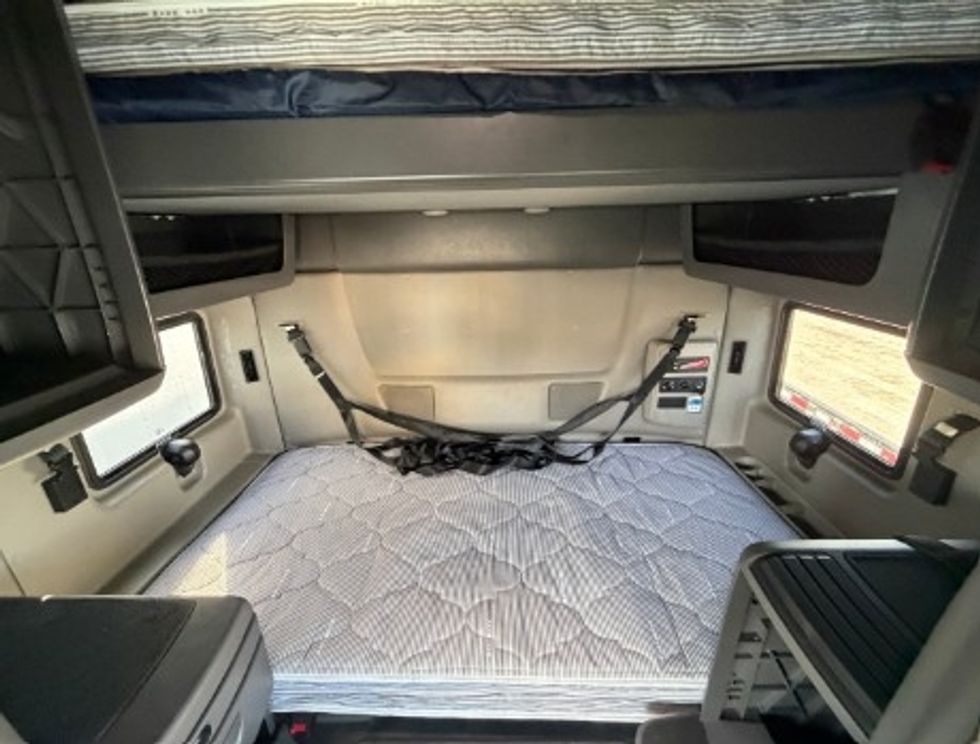 Sleeper Tractor-Heavy Duty Tractors-International-2023-LT625-Greensboro-NC-634,660\n\t\tmiles-$ 43,500 - Image 16