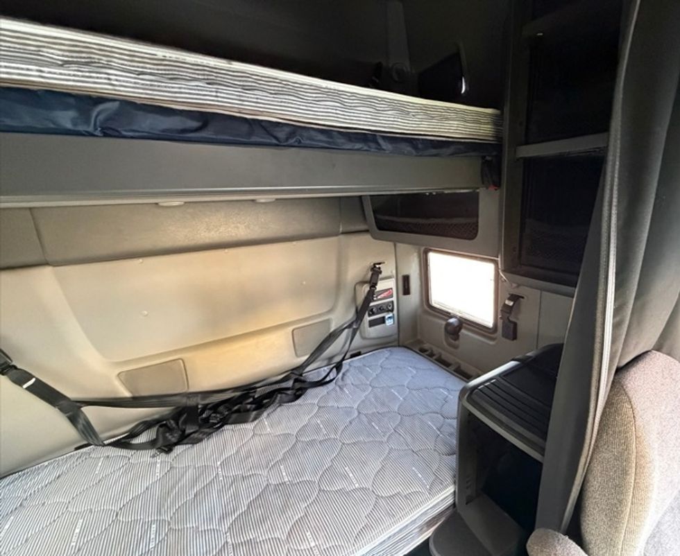 Sleeper Tractor-Heavy Duty Tractors-International-2023-LT625-Greensboro-NC-634,660\n\t\tmiles-$ 43,500 - Image 18