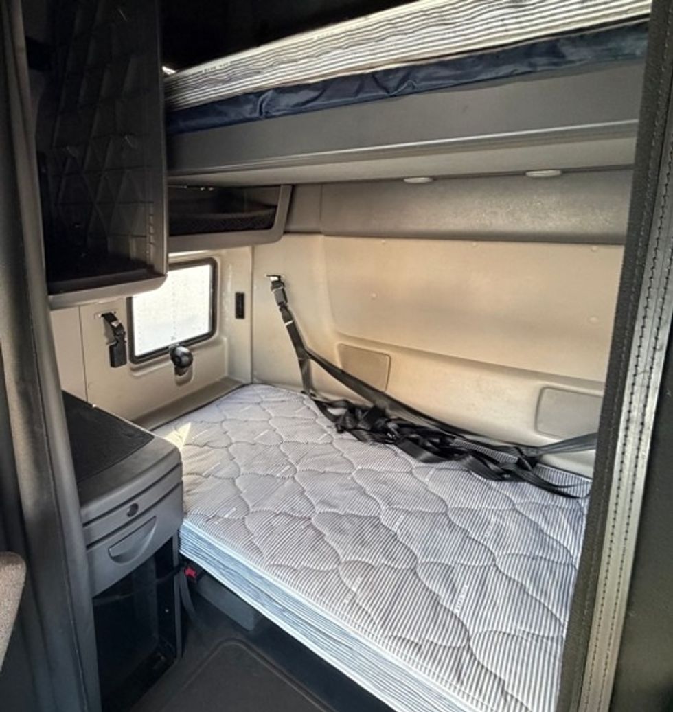 Sleeper Tractor-Heavy Duty Tractors-International-2023-LT625-Greensboro-NC-634,660\n\t\tmiles-$ 43,500 - Image 19