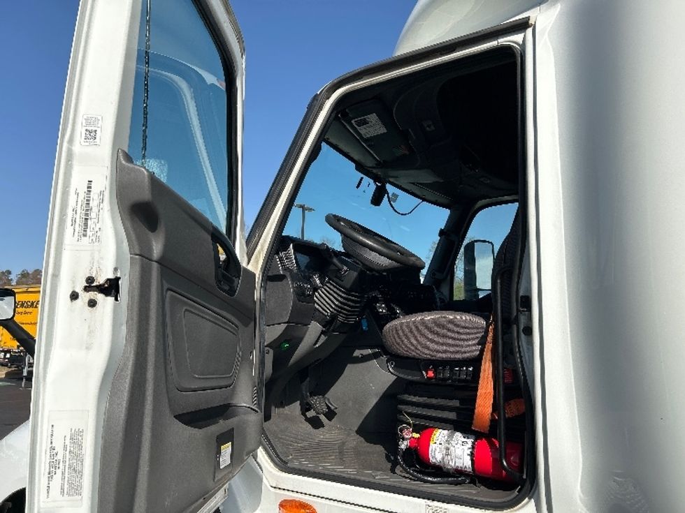 Sleeper Tractor-Heavy Duty Tractors-International-2023-LT625-Greensboro-NC-634,660\n\t\tmiles-$ 43,500 - Image 9