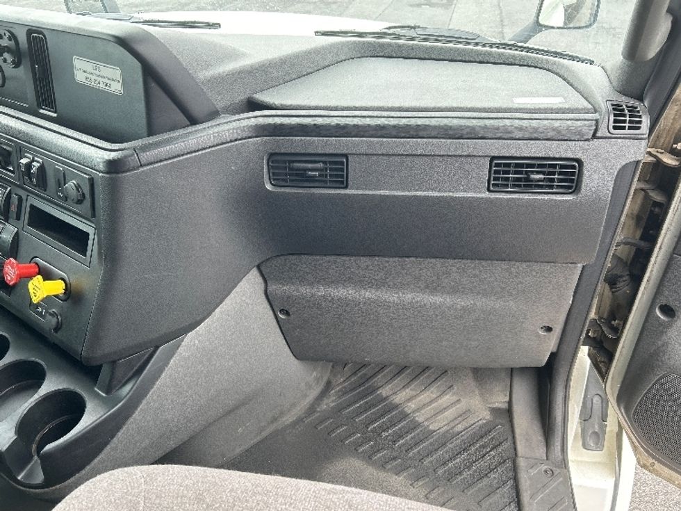 Sleeper Tractor-Heavy Duty Tractors-International-2023-LT625-Harrisburg-PA-536,360\n\t\tmiles-$ 51,500 - Image 14