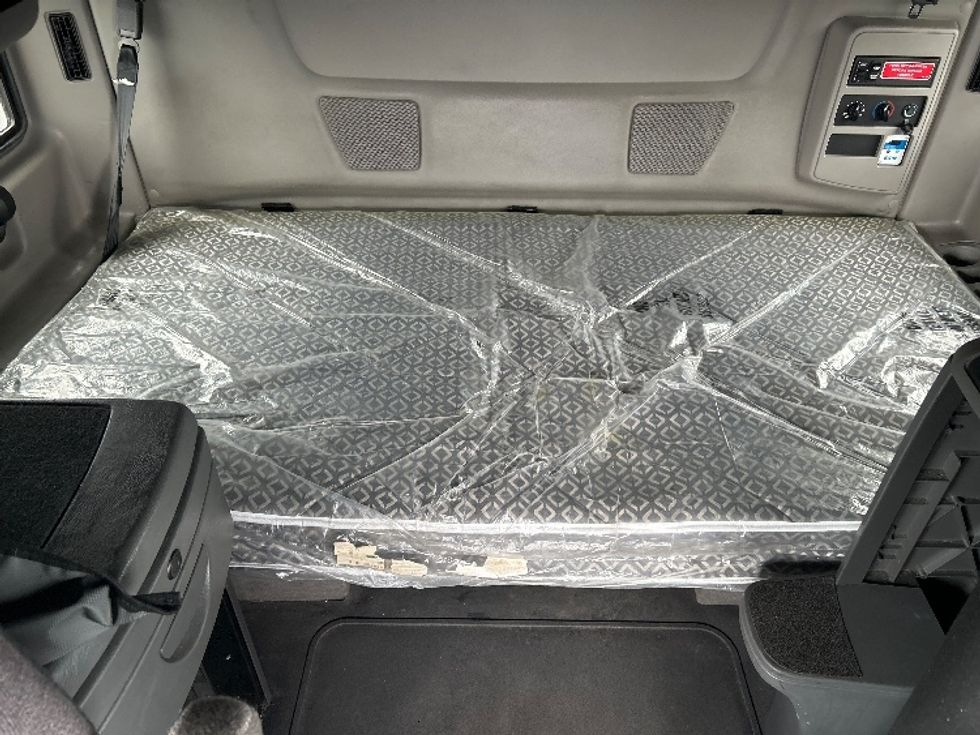 Sleeper Tractor-Heavy Duty Tractors-International-2023-LT625-Harrisburg-PA-536,360\n\t\tmiles-$ 51,500 - Image 16