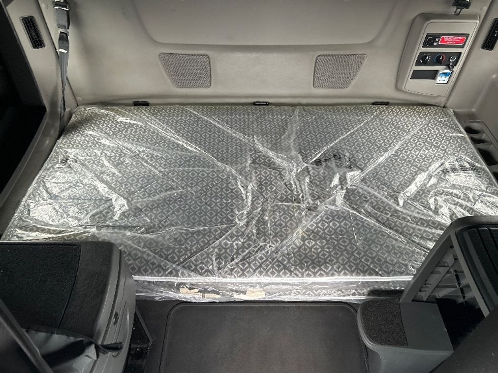 Sleeper Tractor-Heavy Duty Tractors-International-2023-LT625-Harrisburg-PA-536,360\n\t\tmiles-$ 51,500 - Image 17