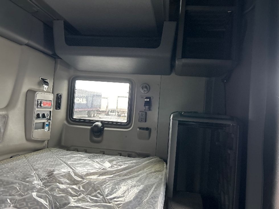 Sleeper Tractor-Heavy Duty Tractors-International-2023-LT625-Harrisburg-PA-536,360\n\t\tmiles-$ 51,500 - Image 18