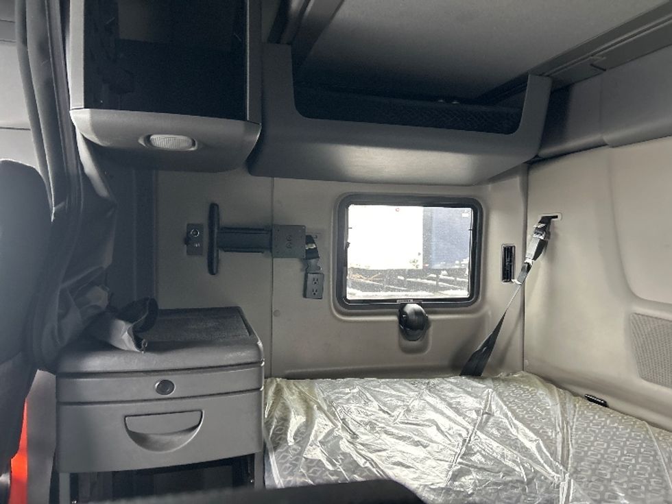 Sleeper Tractor-Heavy Duty Tractors-International-2023-LT625-Harrisburg-PA-536,360\n\t\tmiles-$ 51,500 - Image 19