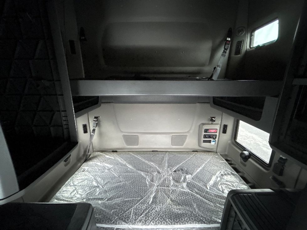 Sleeper Tractor-Heavy Duty Tractors-International-2023-LT625-Harrisburg-PA-536,360\n\t\tmiles-$ 51,500 - Image 22