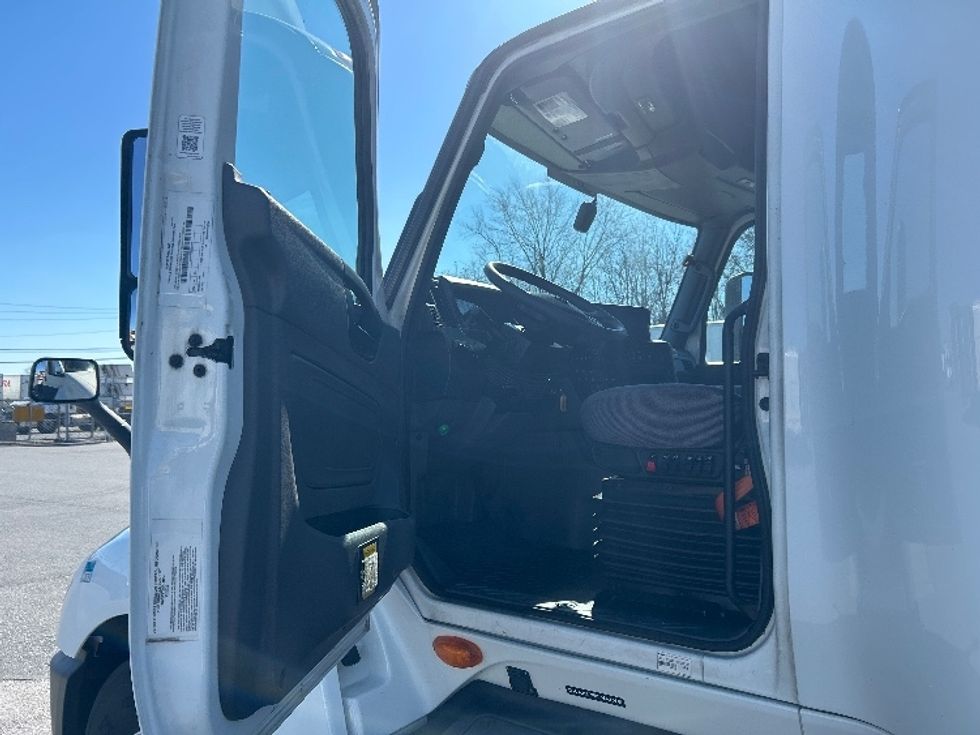 Sleeper Tractor-Heavy Duty Tractors-International-2023-LT625-Harrisburg-PA-563,930\n\t\tmiles-$ 49,000 - Image 9
