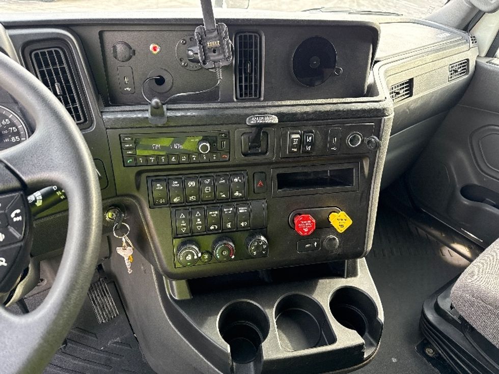 Sleeper Tractor-Heavy Duty Tractors-International-2023-LT625-Harrisburg-PA-614,707\n\t\tmiles-$ 44,250 - Image 12