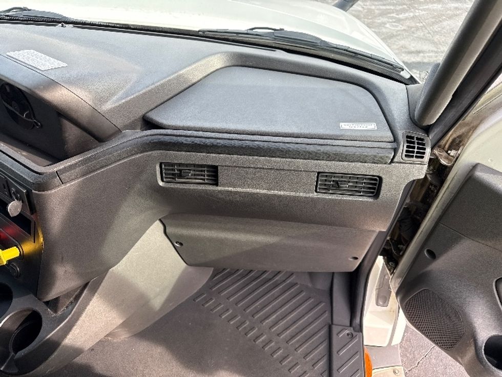 Sleeper Tractor-Heavy Duty Tractors-International-2023-LT625-Harrisburg-PA-614,707\n\t\tmiles-$ 44,250 - Image 14