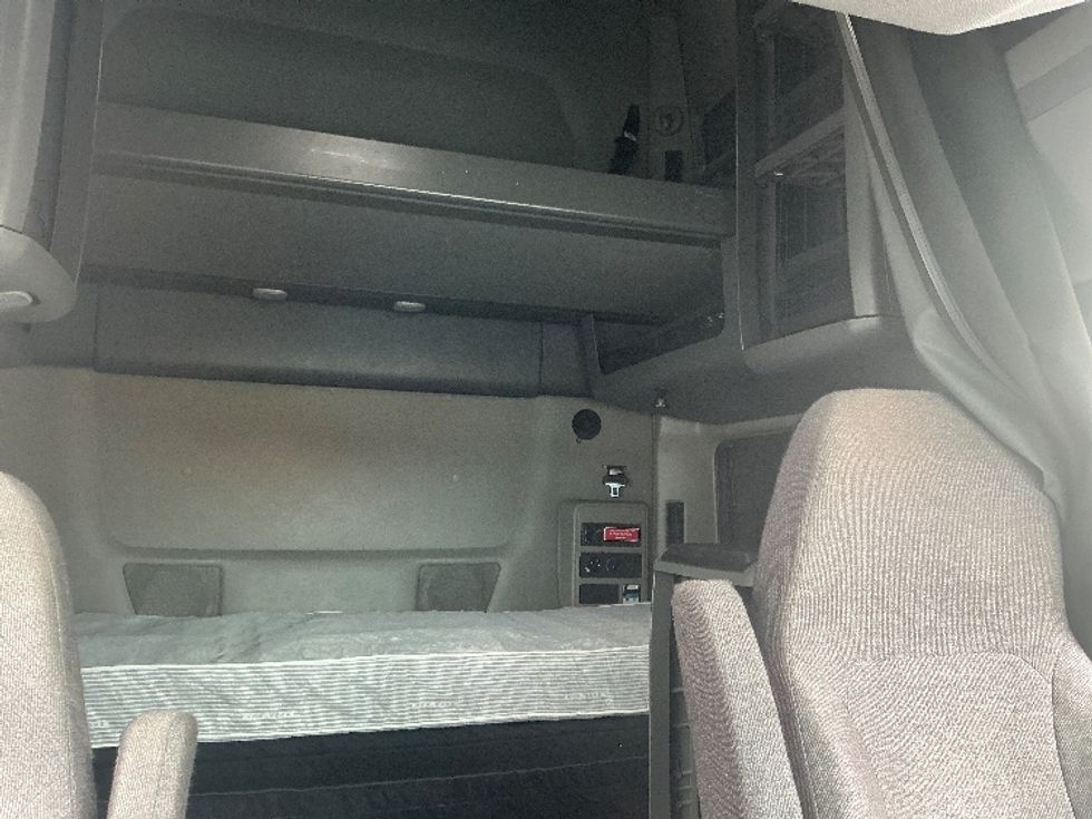 Sleeper Tractor-Heavy Duty Tractors-International-2023-LT625-Harrisburg-PA-614,707\n\t\tmiles-$ 44,250 - Image 16