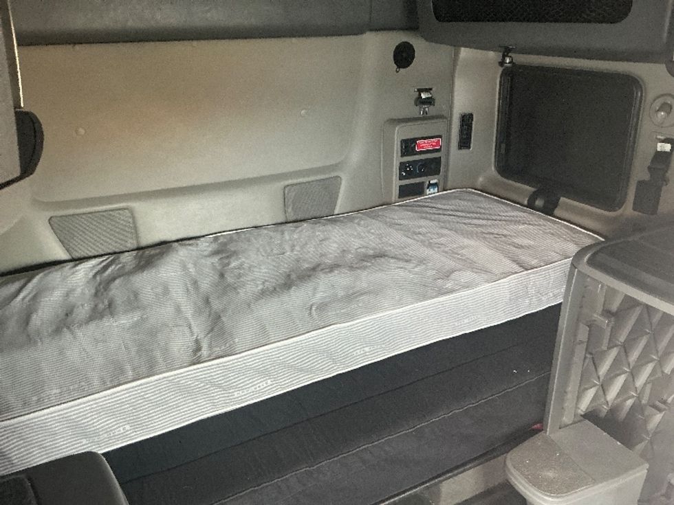 Sleeper Tractor-Heavy Duty Tractors-International-2023-LT625-Harrisburg-PA-614,707\n\t\tmiles-$ 44,250 - Image 17