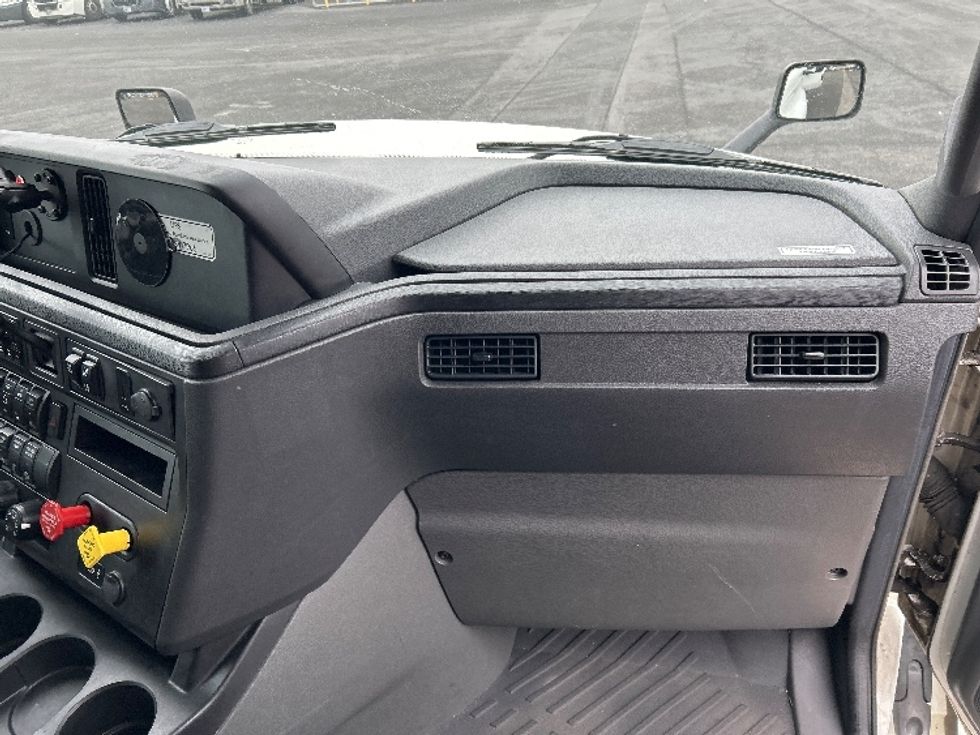 Sleeper Tractor-Heavy Duty Tractors-International-2023-LT625-Harrisburg-PA-641,991\n\t\tmiles-$ 41,750 - Image 14