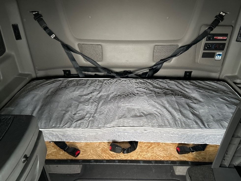 Sleeper Tractor-Heavy Duty Tractors-International-2023-LT625-Harrisburg-PA-641,991\n\t\tmiles-$ 41,750 - Image 16