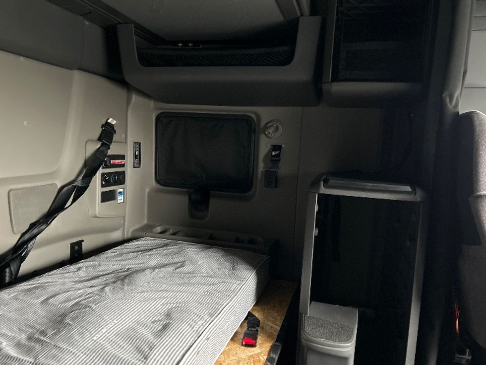 Sleeper Tractor-Heavy Duty Tractors-International-2023-LT625-Harrisburg-PA-641,991\n\t\tmiles-$ 41,750 - Image 18