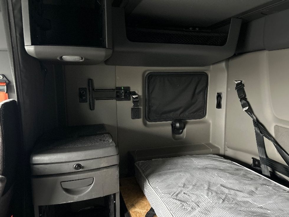 Sleeper Tractor-Heavy Duty Tractors-International-2023-LT625-Harrisburg-PA-641,991\n\t\tmiles-$ 41,750 - Image 19