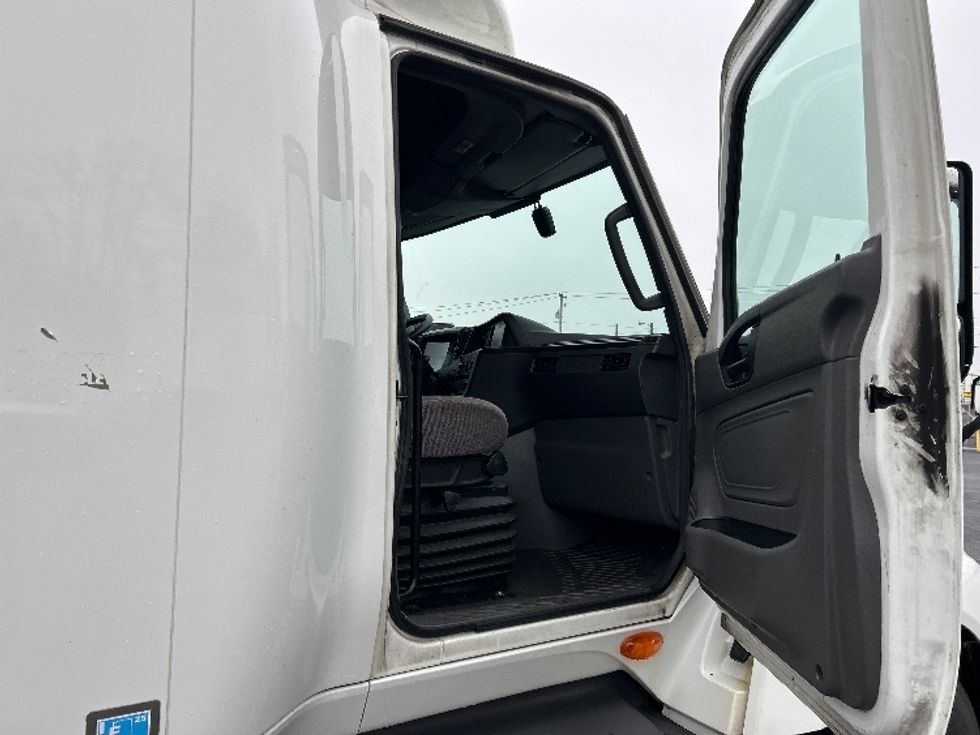 Sleeper Tractor-Heavy Duty Tractors-International-2023-LT625-Harrisburg-PA-734,568\n\t\tmiles-$ 34,000 - Image 13