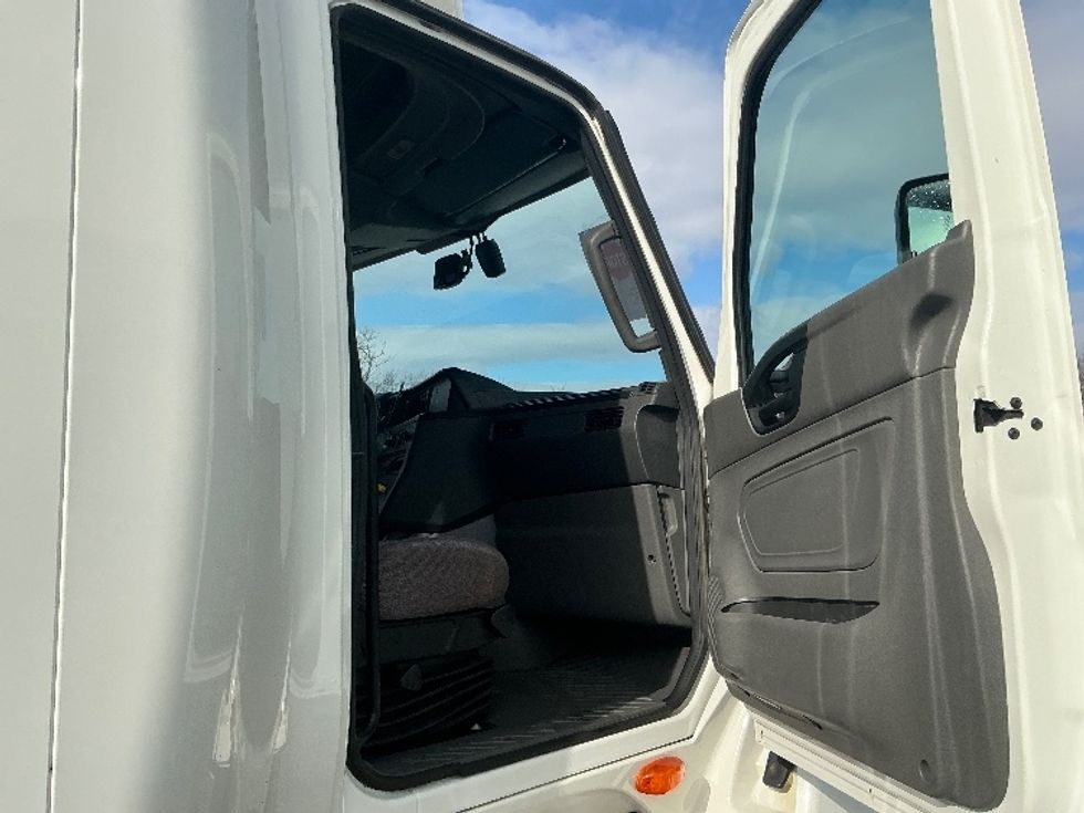 Sleeper Tractor-Heavy Duty Tractors-International-2023-LT625-Harrisburg-PA-736,386\n\t\tmiles-$ 34,000 - Image 13