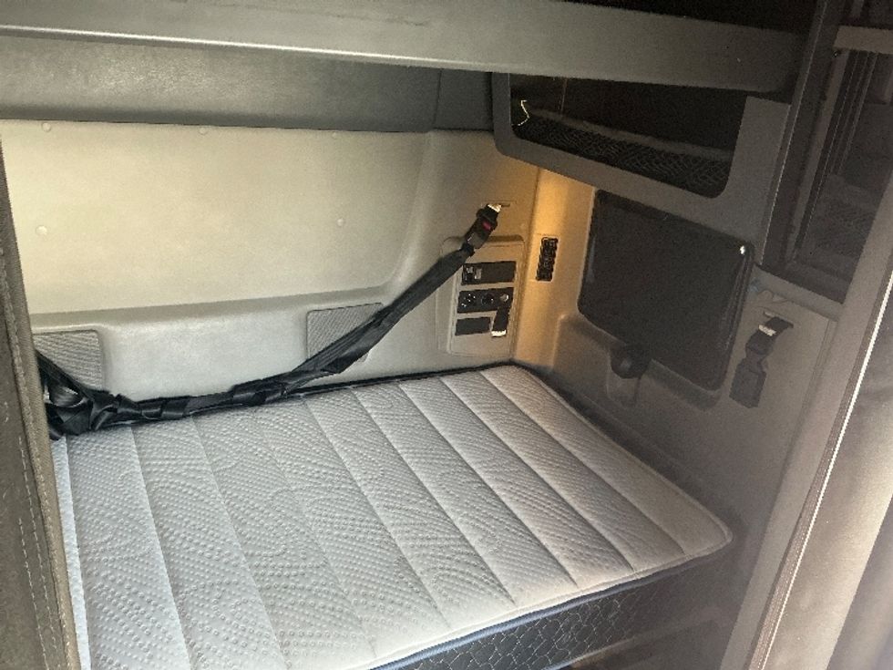 Sleeper Tractor-Heavy Duty Tractors-International-2023-LT625-Harrisburg-PA-736,386\n\t\tmiles-$ 34,000 - Image 17