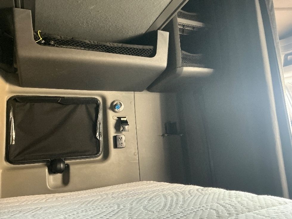 Sleeper Tractor-Heavy Duty Tractors-International-2023-LT625-Harrisburg-PA-736,386\n\t\tmiles-$ 34,000 - Image 18