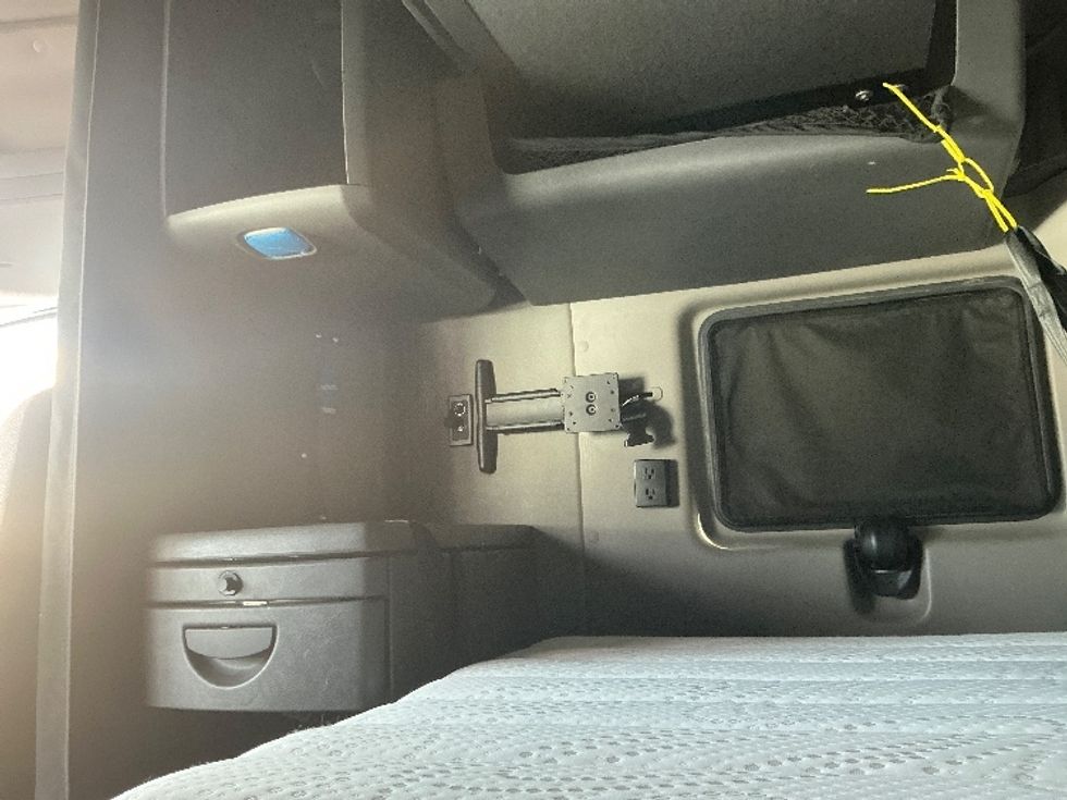 Sleeper Tractor-Heavy Duty Tractors-International-2023-LT625-Harrisburg-PA-736,386\n\t\tmiles-$ 34,000 - Image 19